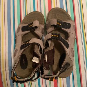 Cherokee Sandals 6